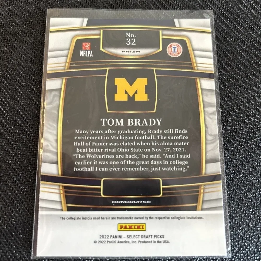 2022 Panini Select Draft Picks - Concourse Tom Brady #32 Red Lazer Prizm